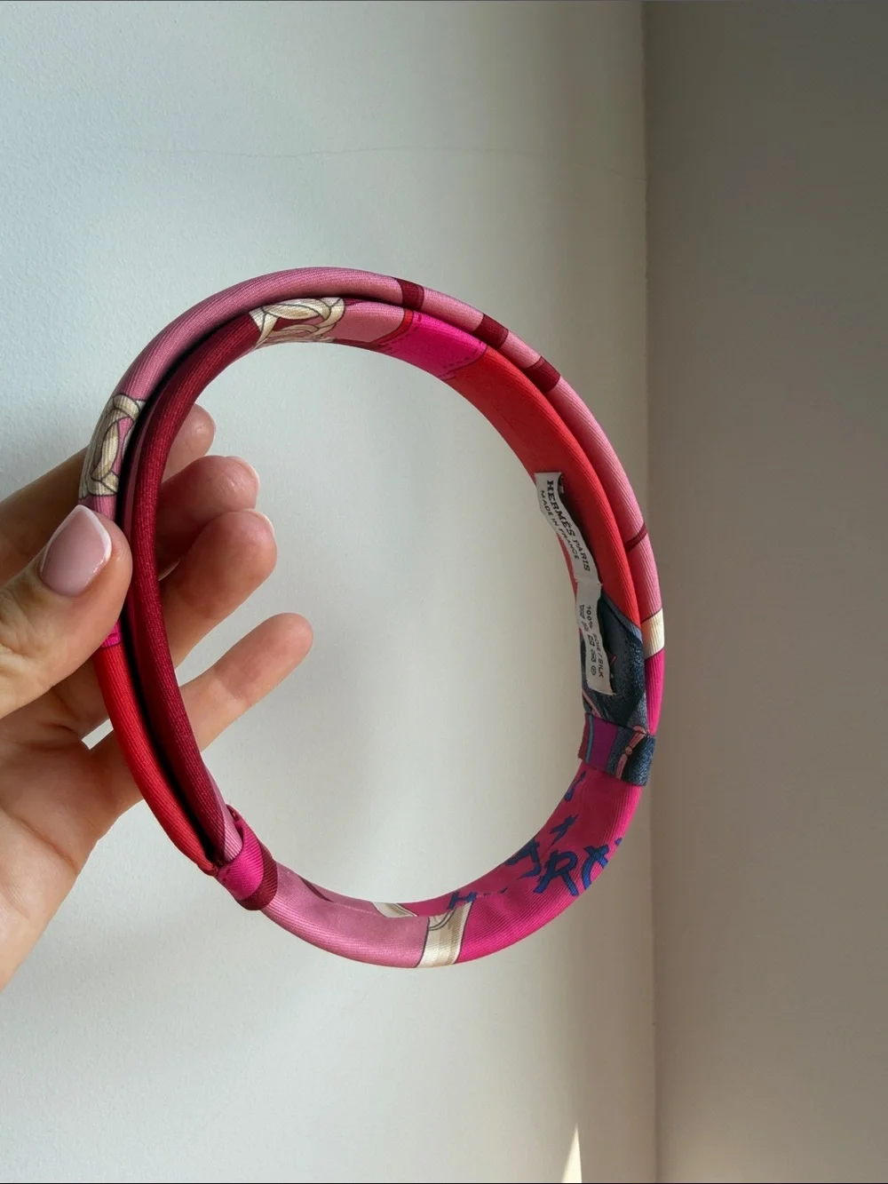 Hermes pre owed 100% silk hairband. One size